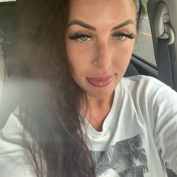 Meet ME aka Apryl NV - Picture 6 of 11